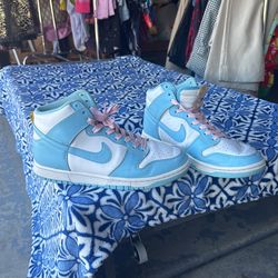 Nikes Size 9