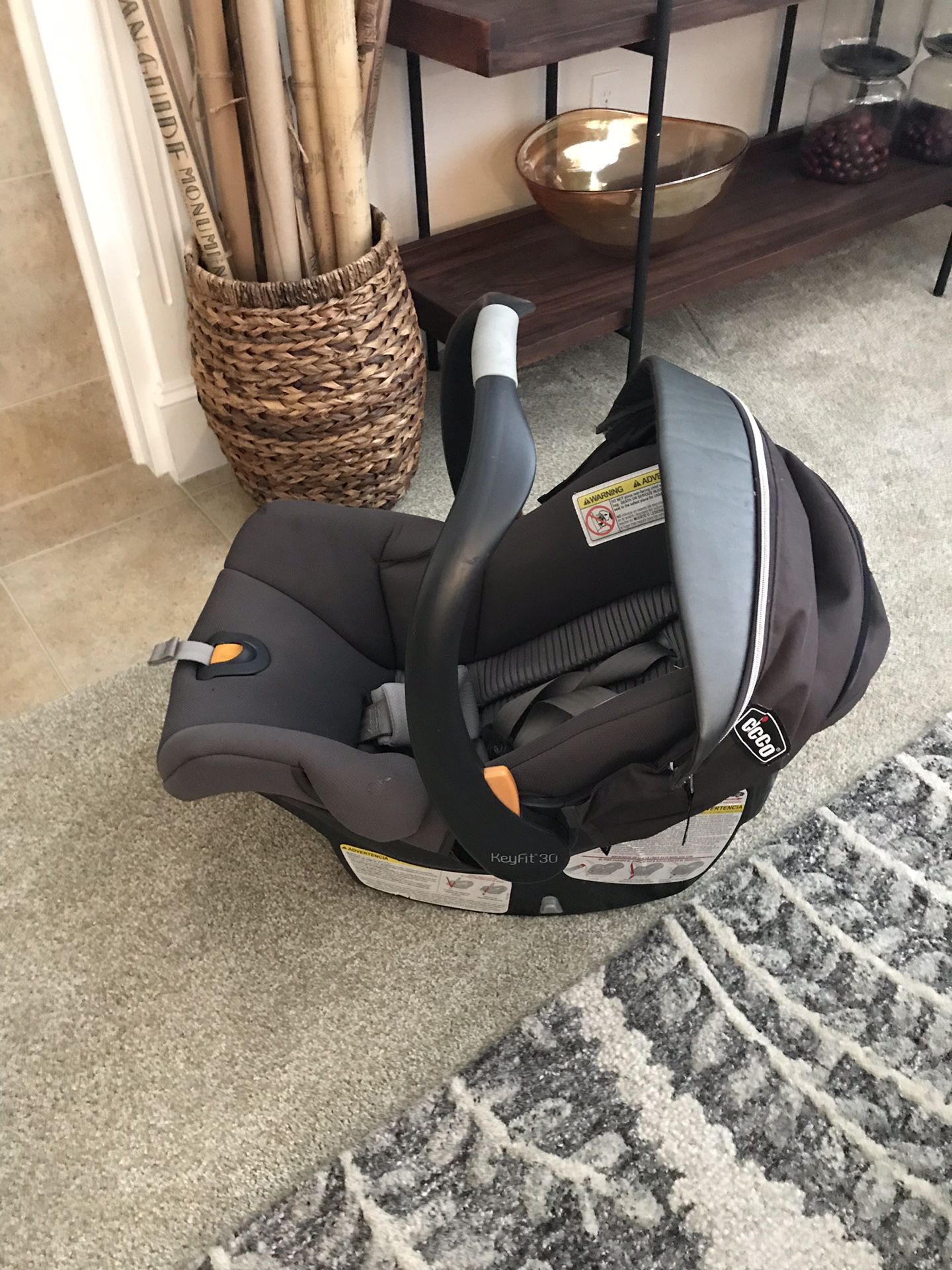 Chicco Car Seat with base
