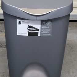 13 Gallon Trash Can with Lid (Multiple Available)