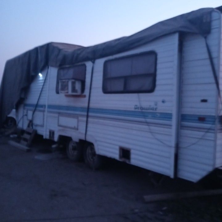 Selling 5th Wheel Trailer In Earlimart 1898 West Sierra Ave 56 Lot W For $1000