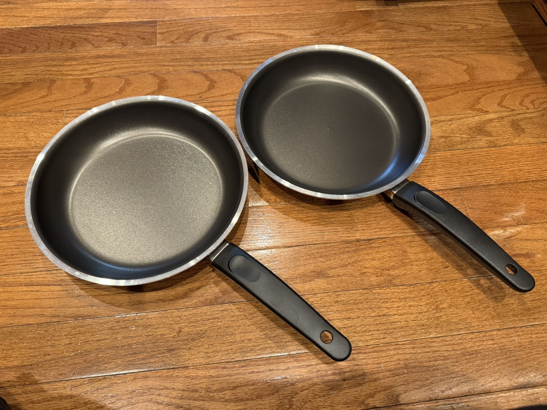 New 2X Frying Pans 9.5” Purchased And Washed But Never Used $10 For Both Cash At Pickup In Apex
