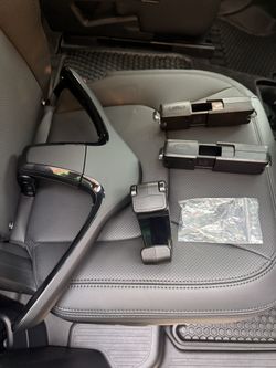 Landrover Headrest Click And Go