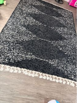 6.7”X9” Carpet with tassels