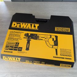 Dewalt 8.5 Amp 1-1/8 in. Corded SDS-PLUS D-Handle Concrete/Masonry Rotary Hammer Drill Kit