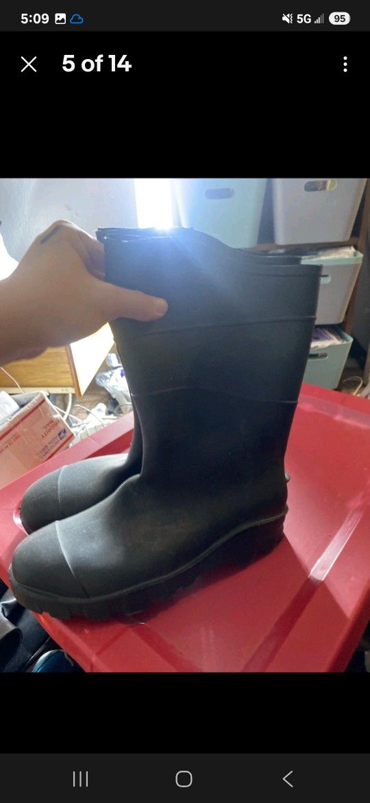 Men's rubber rain boots size 11