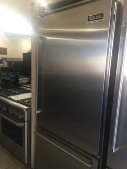 Viking Professional refrigerator built in 36”W