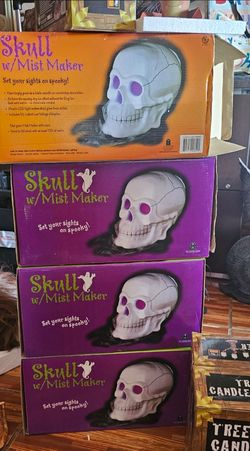 Halloween misting skull