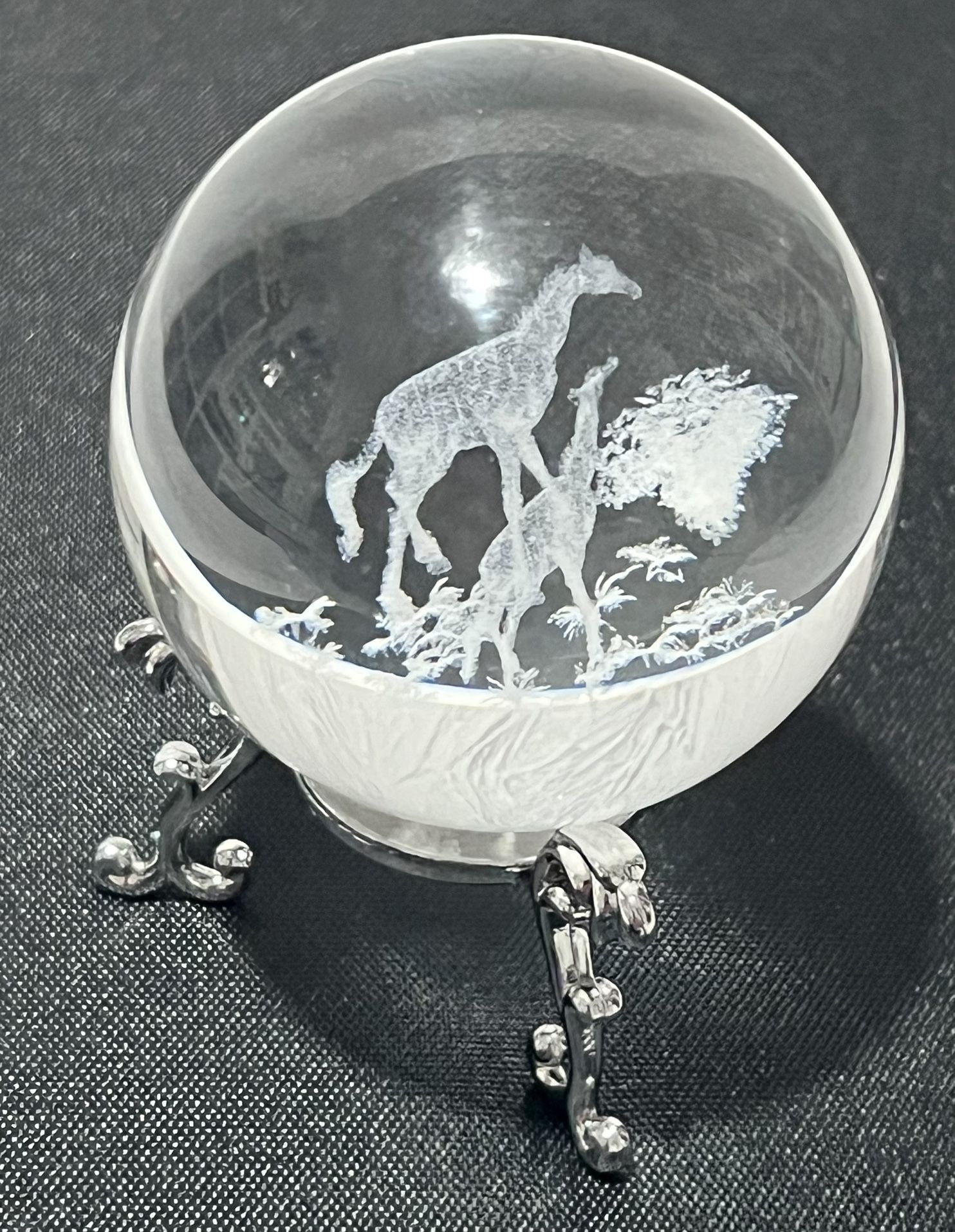 Laser Engraved Mom Baby Giraffes Crystal Ball Paperweight Art Glass Figurine