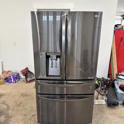LG 30 Cu Ft French Door Refrigerator, Black Stainless
