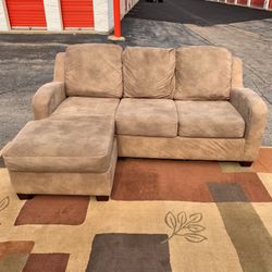 ASHLEY LIVING ROOM  (SECTIONAL) 2 PIECES 