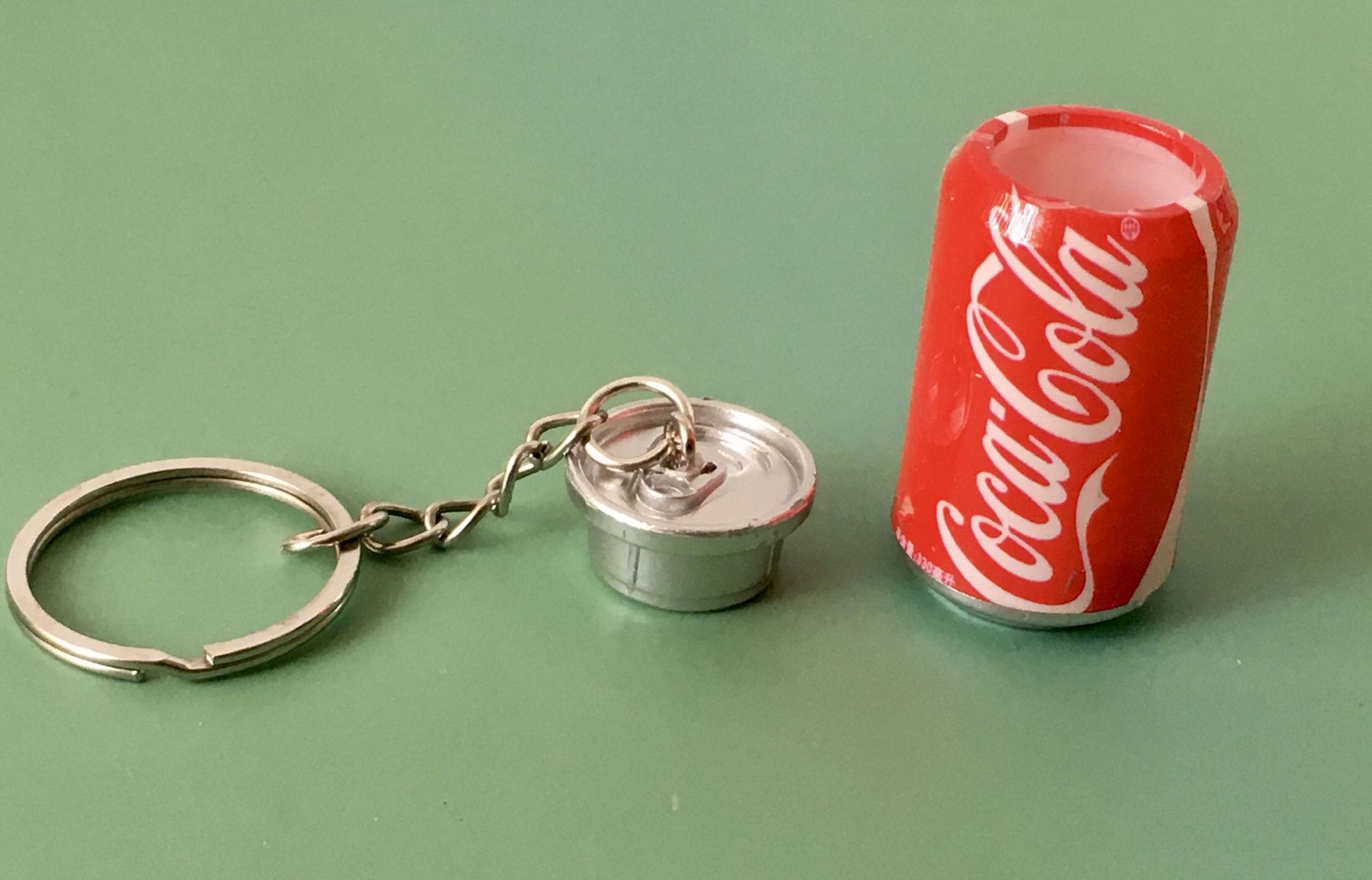 Coca Cola Pull Box/Keychain 