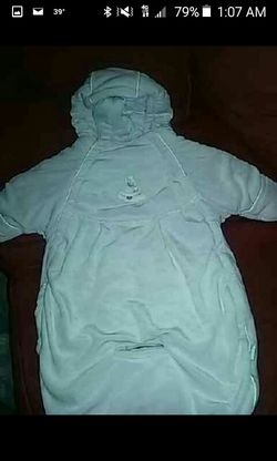 0-9 M like new for car seat carrier.