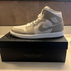 Nike Air Jordan 1 Mid Size 13 W/ Box