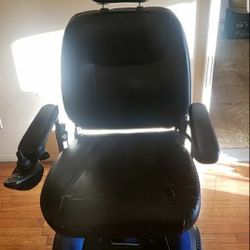 MOBILE CHAIR Good Condition Mainly used Indoors 