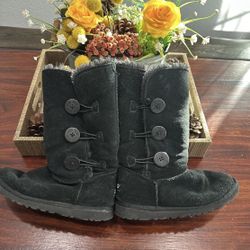 Uggs For Sale Size 7!! $25 Firm 