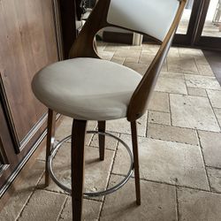8 Barstools