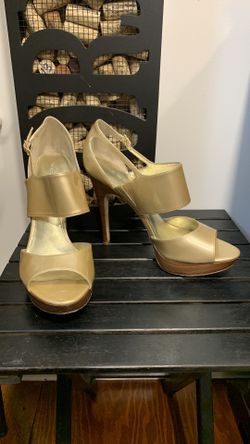 Via Spiga Elyria Gold Patent Sandal, sz 8