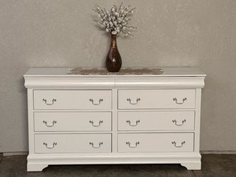 Dresser, with 8 drawers
