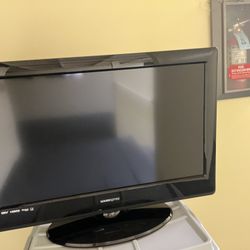 31” Flat Screen TV With Remote Control