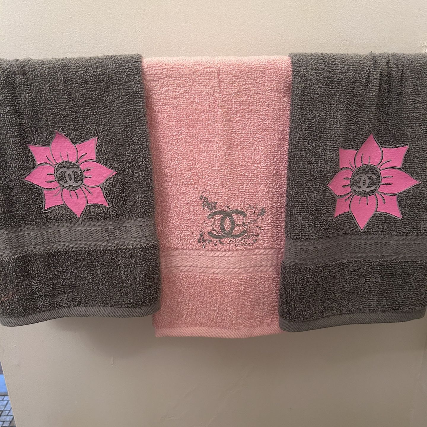 towels, and more for Sale in New Haven, CT - OfferUp