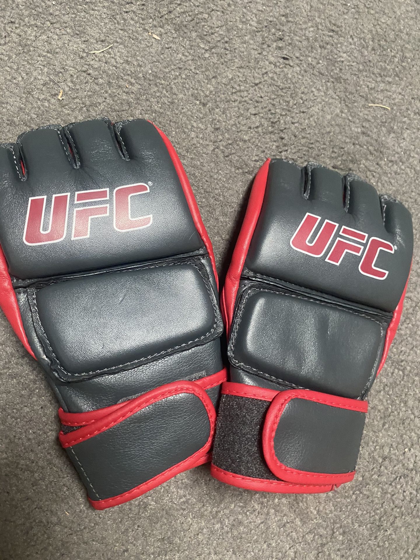 4 oz UFC MMA fighting gloves