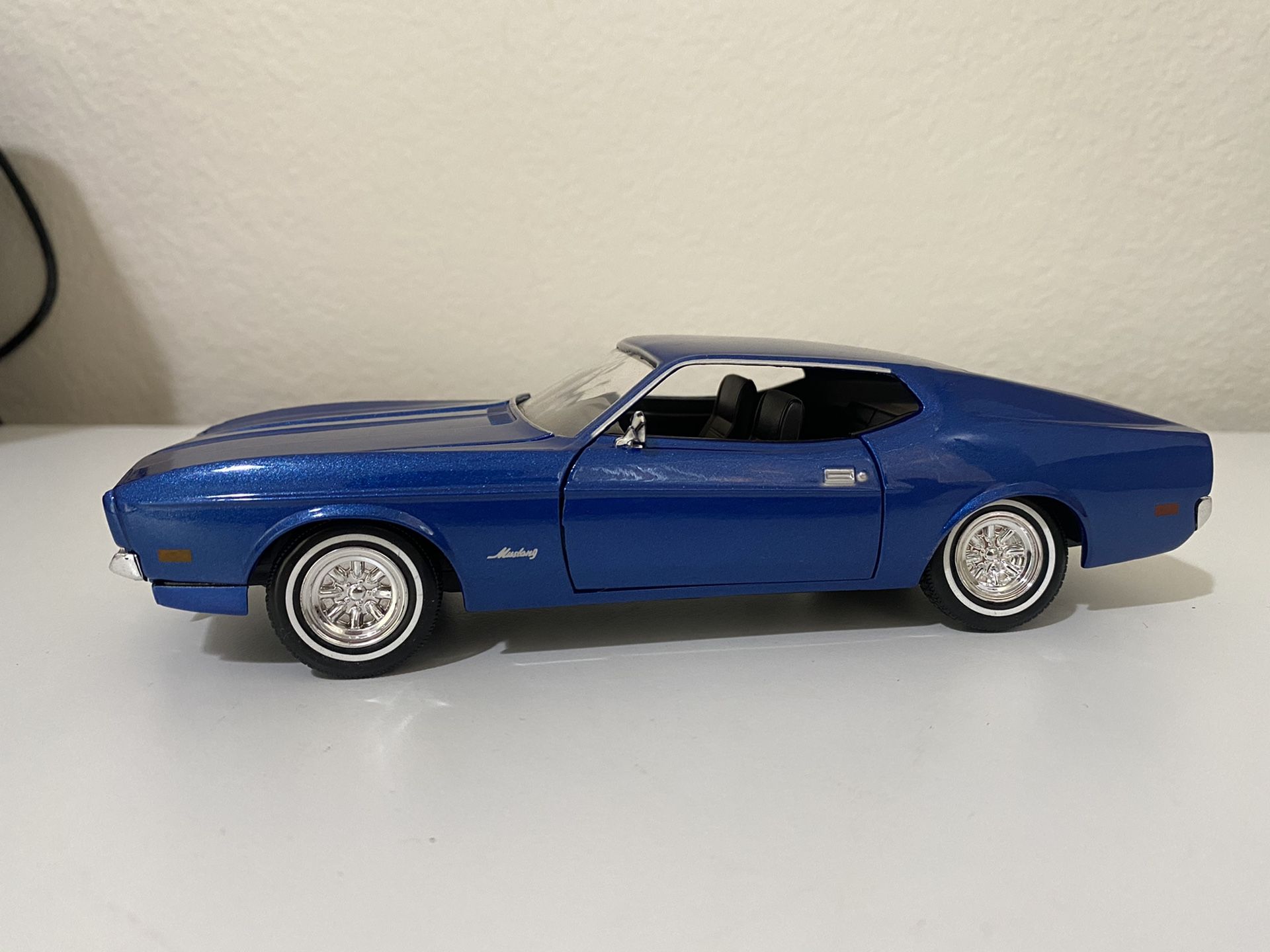 Diecast model 1971 Ford Mustang Sportsroof 1:24