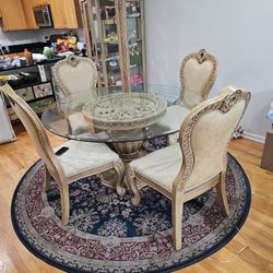 Classic Dining Table With 4 Chairs . European Style