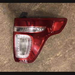 2013-2015 Ford Explorer Passenger RH Tail Light Lamp OEM