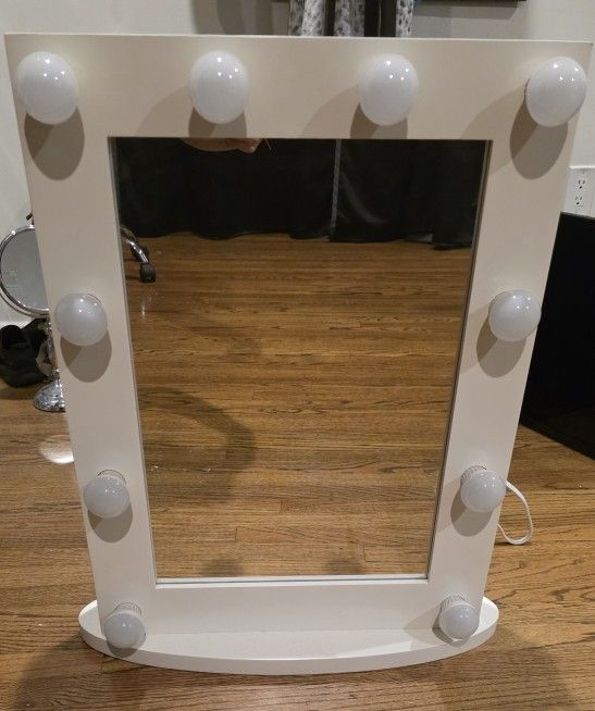 Makeup Mirrow Vanity With Lights 
