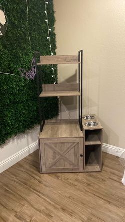Cat litter box enclosure with shelves