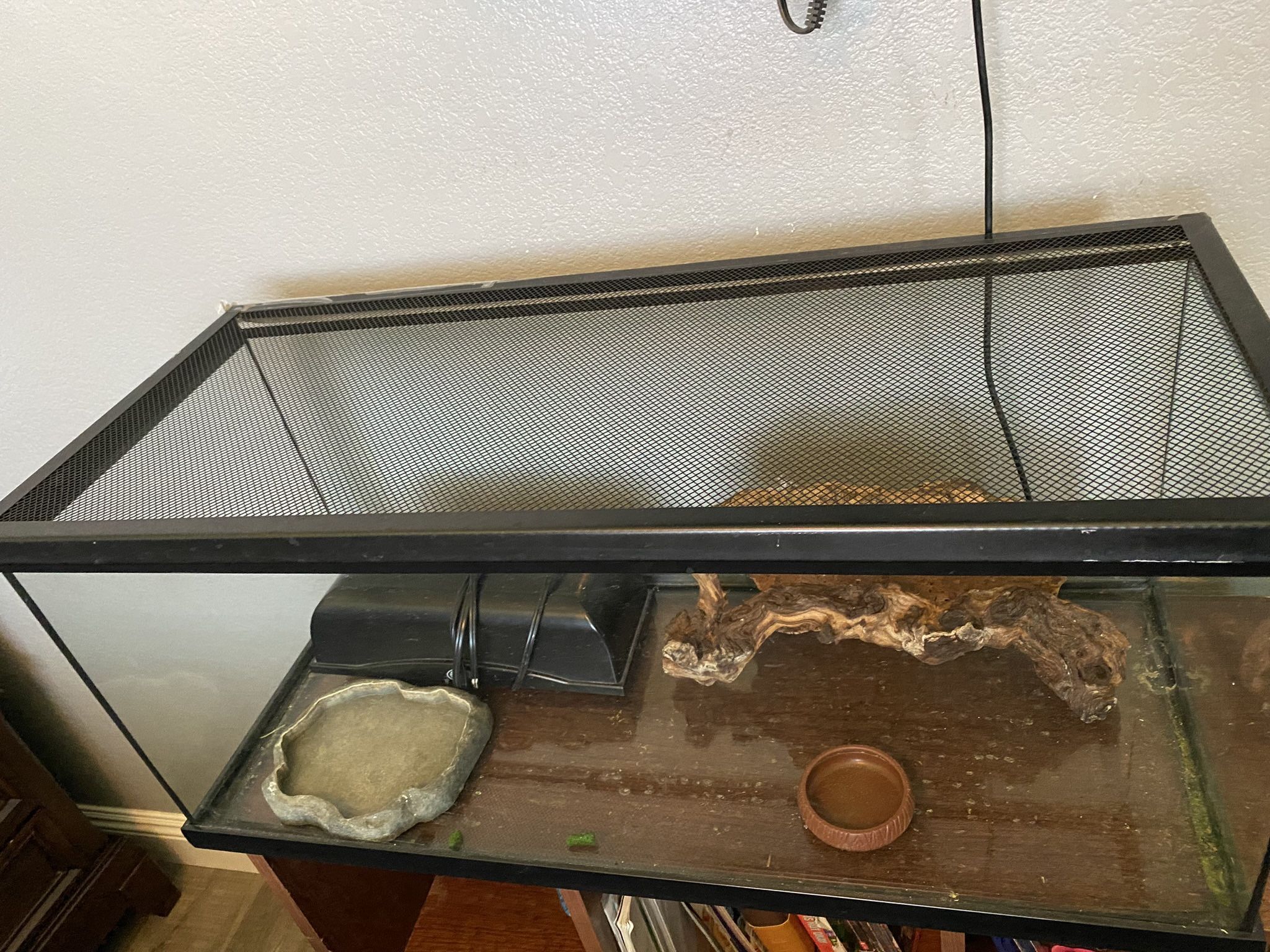 Reptile Enclosure/ Tank