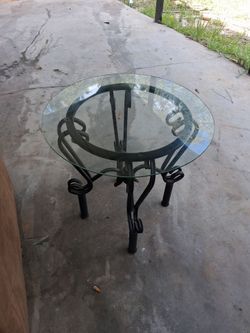 2 end tables. $10 a piece