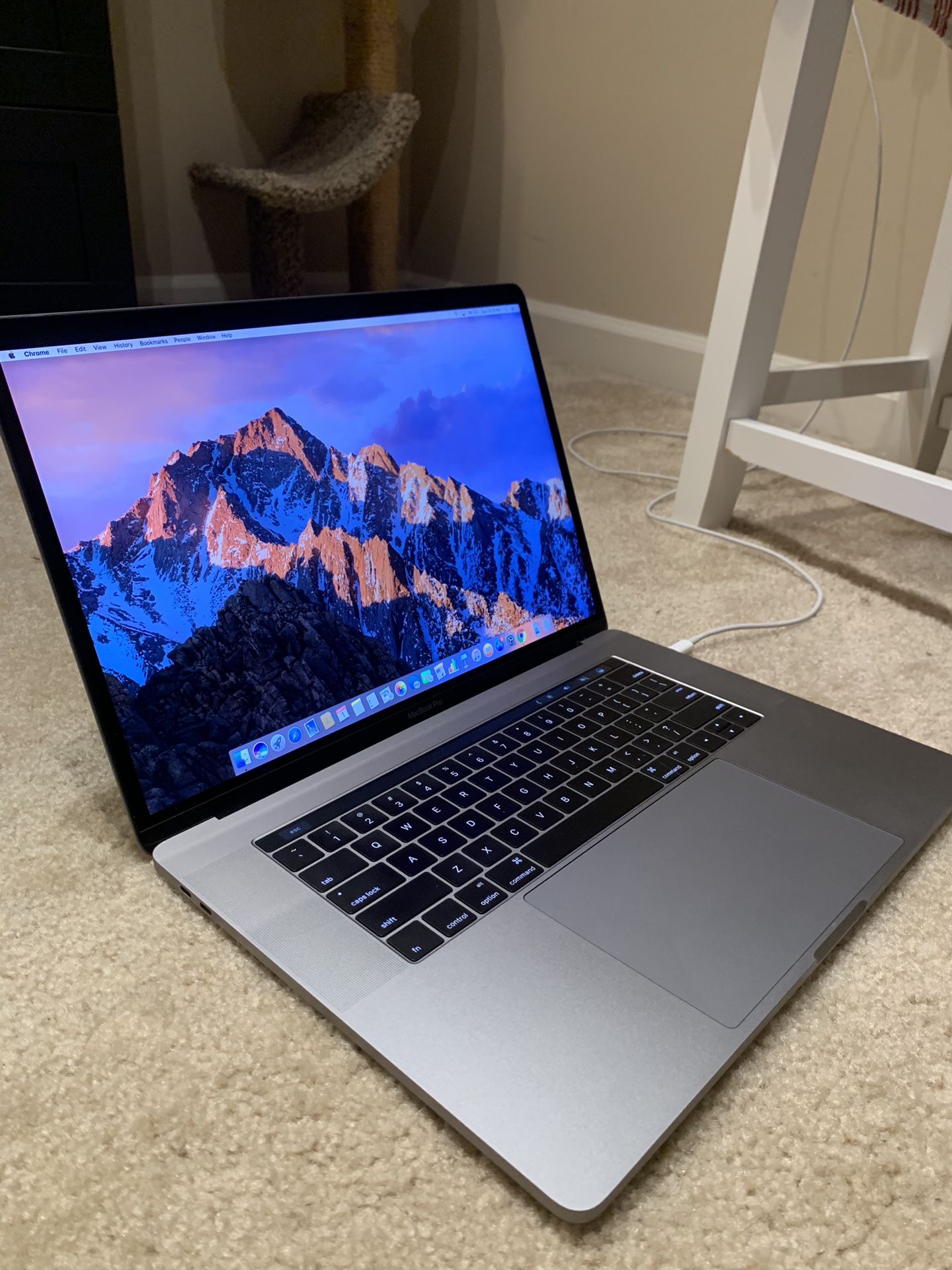 MacBook Pro - 15" Display - 256 GB SSD - Space Gray (2016, Touchbar)