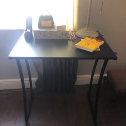 Small Black Desk With Lamp 