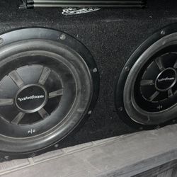 Dual 12in Rockford Fosgate R2 Subwoofers In Sealed Box 