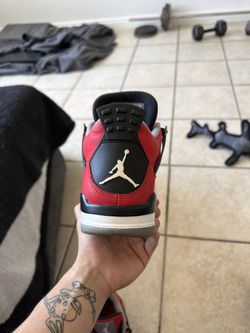 El toro hot sale jordan 4