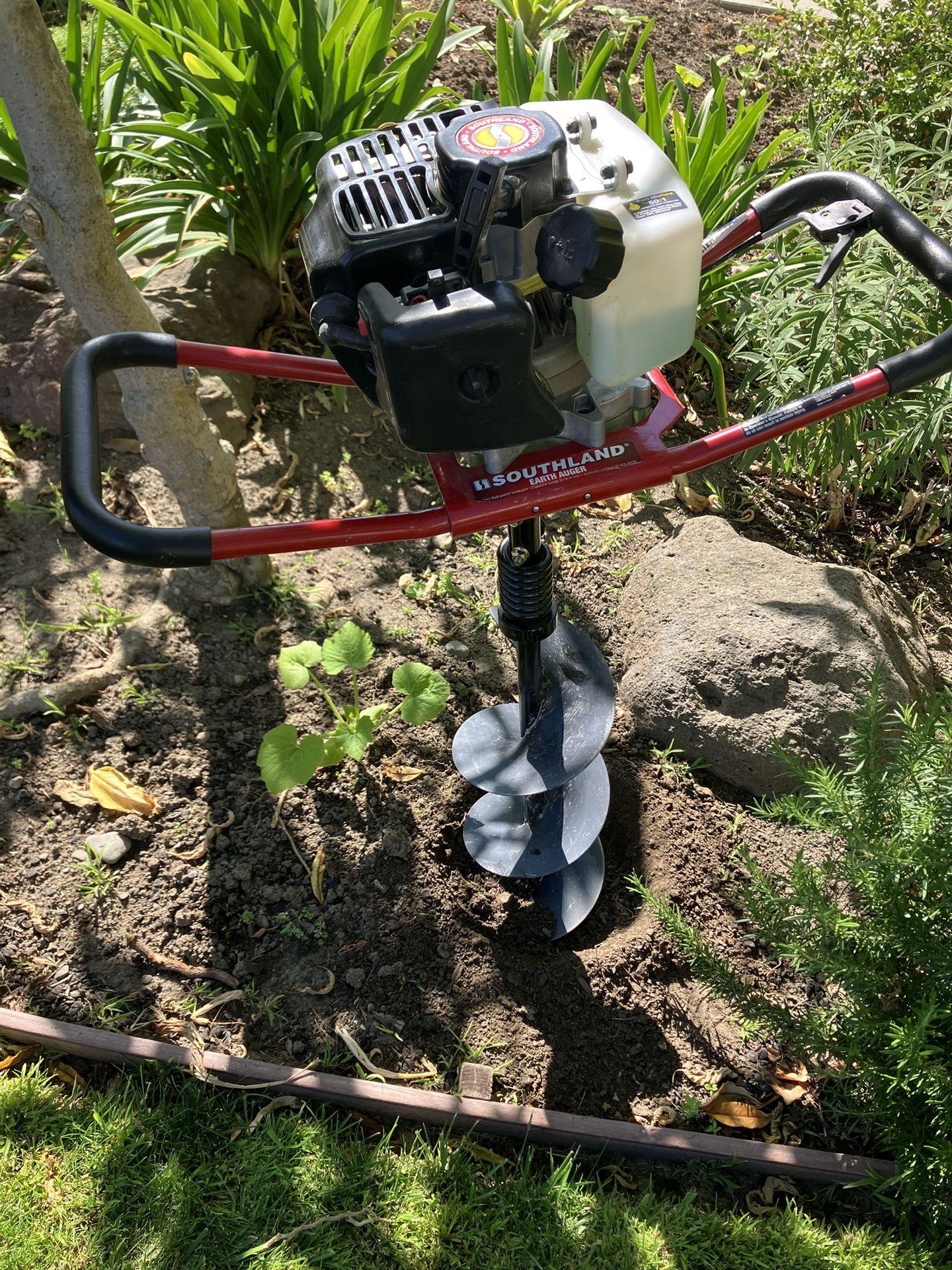 1 Man Earth Auger 43cc 2 Cycle 26” Handle 8” Bit.