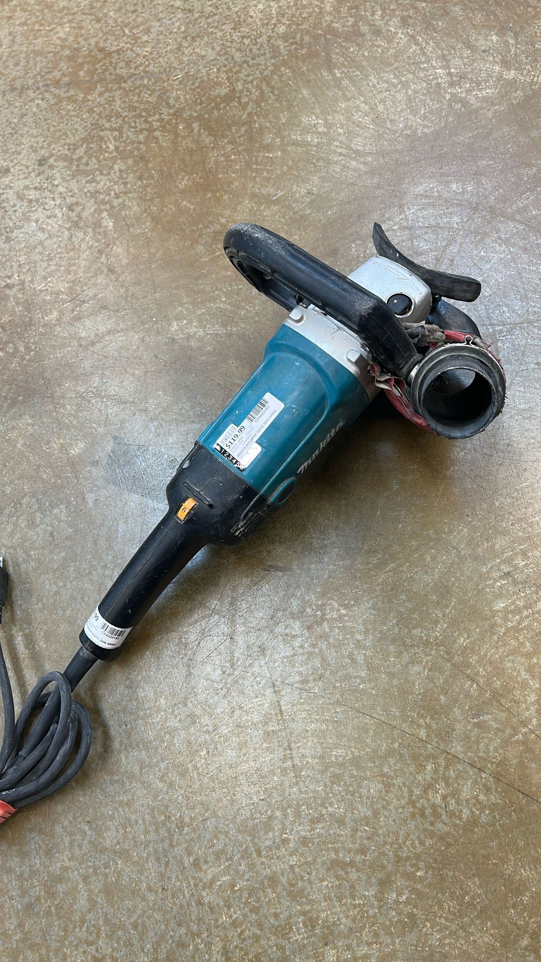 Makita 9227C 7 inch grinder with grinding wheel