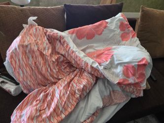 Queen bedding set, almost new, $15 each