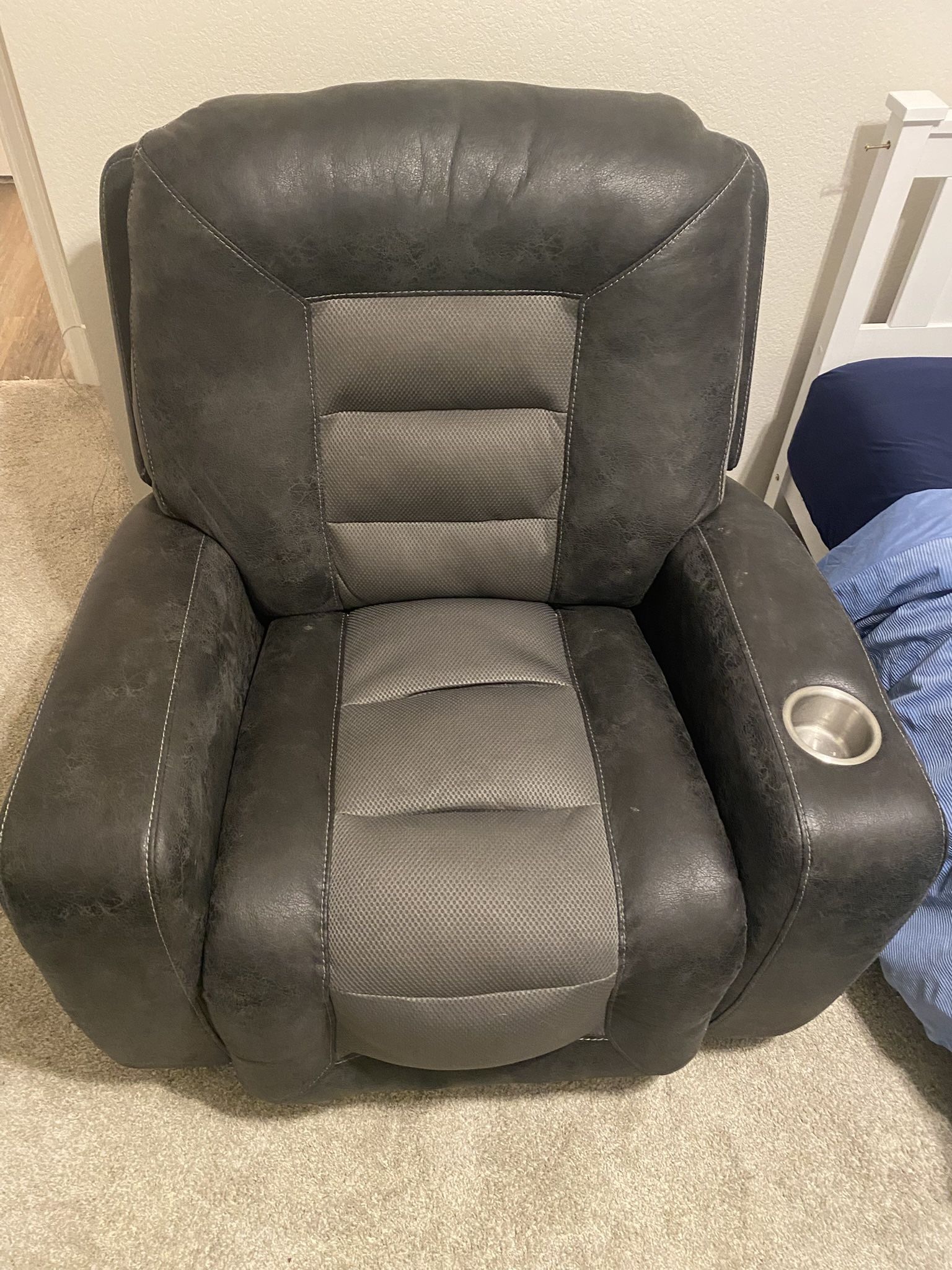 Comfy Recliner Chair w/ Cup Holder – Great Condition!