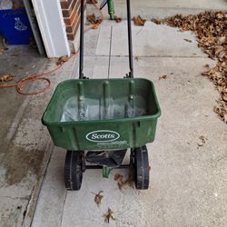 Scott's Turf Spreader 