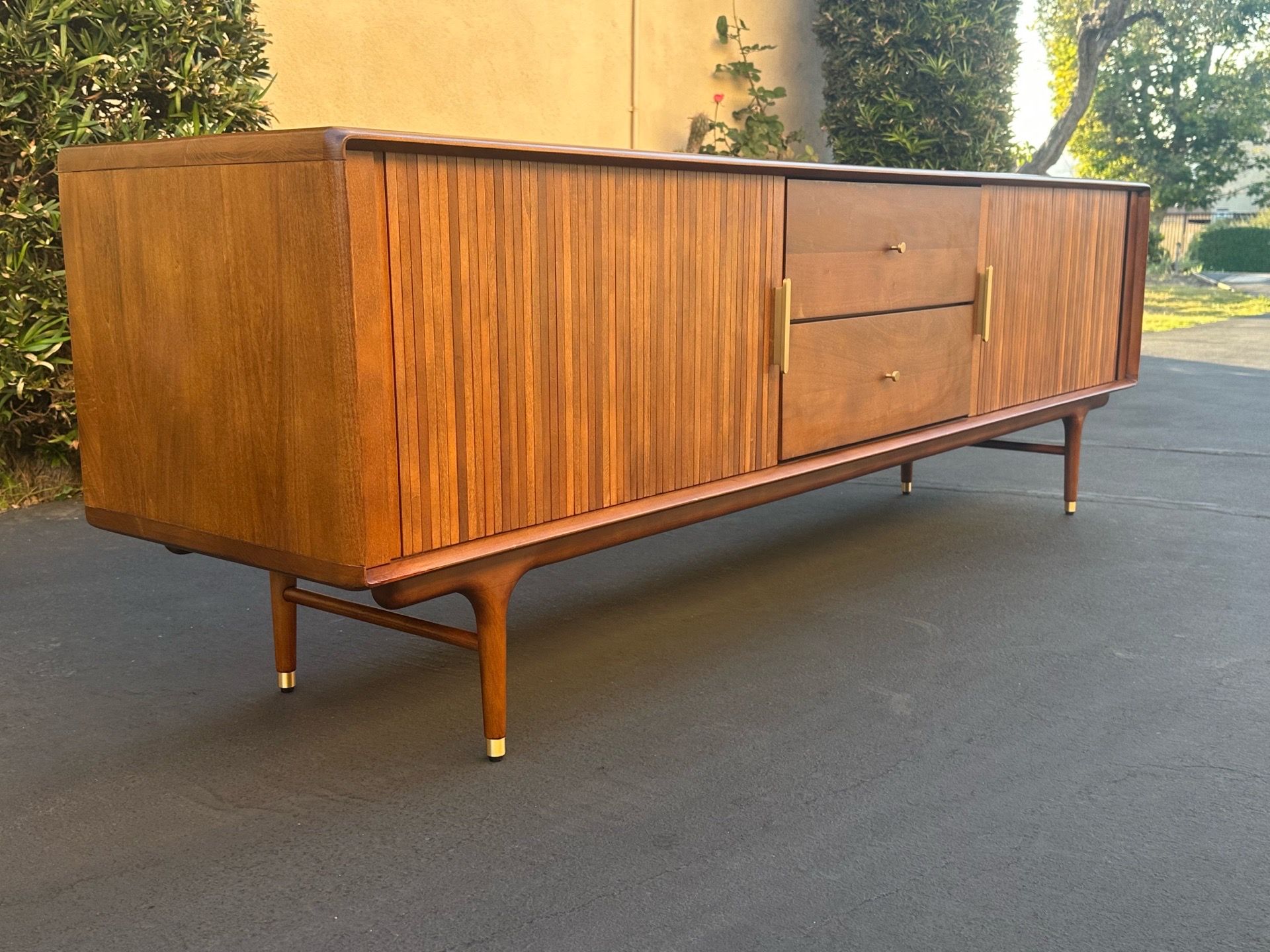 HENDRICK MEDIA STAND / CREDENZA