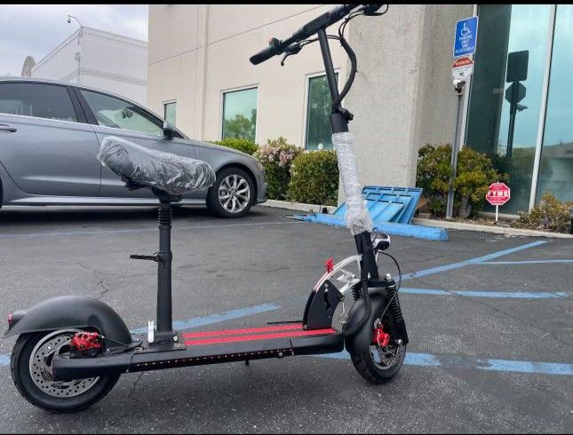 BRAND NEW ELECTRIC SCOOTER