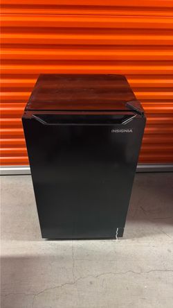Insignia Mini Fridge Black Compact Refrigerator NS-CF44BK6