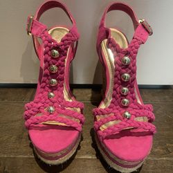 Bamboo Kingsley Fuscia Wedge Sandal Size 6 