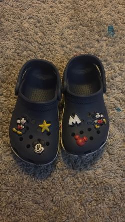 Disney crocs size 9 toddler