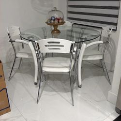 round dining table with 4 chairs 