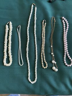 Costume Jewelry Pearls and Beads Necklaces, lot of 5, excellent condition.