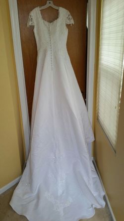 Wedding Dress Never Worn!!!!