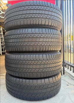 255/55/18 Michelin 📍📍 Vendo un set de llantas con 80% de vida las 4 📍🌟